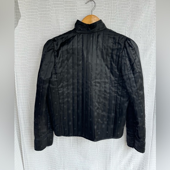 perfect 60's-70s quilted vintage jacket to make any day feel special. Size small - Picture 2 of 5